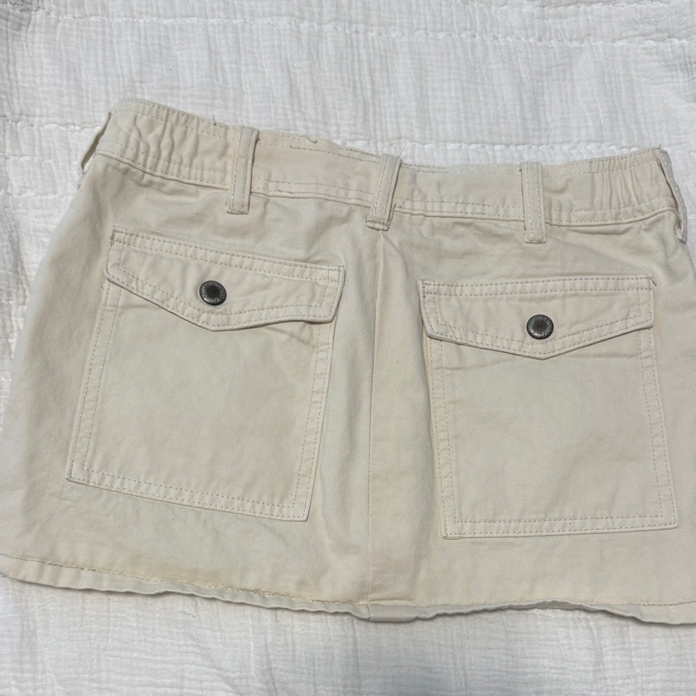 J Galt Casual Cream Mini Skirt with Pockets - Picture 3 of 3